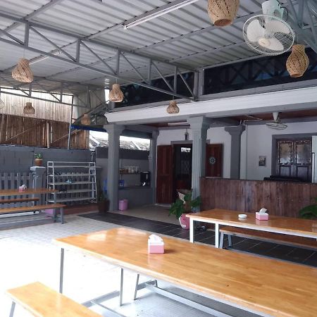 Funny Backpacker Hostel Луанг Прабанг Екстериор снимка
