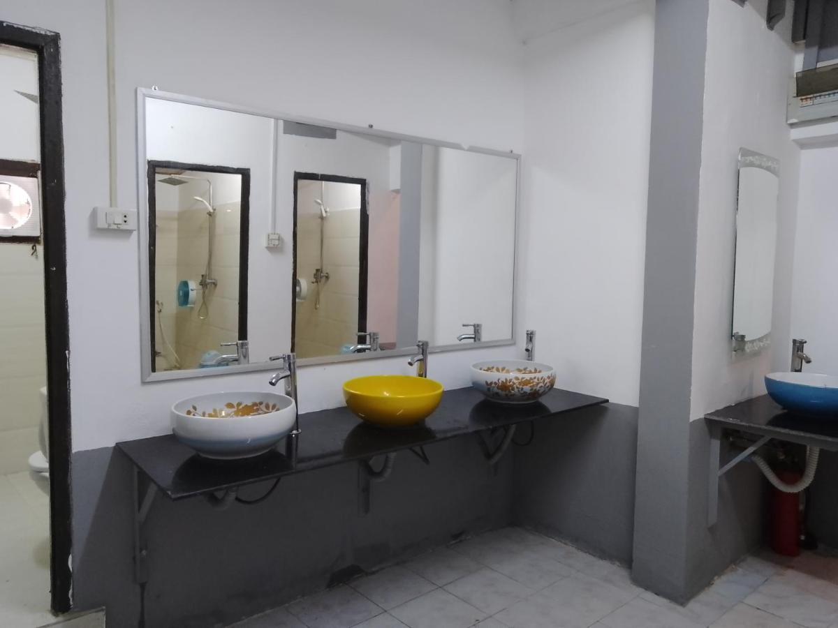 Funny Backpacker Hostel Луанг Прабанг Екстериор снимка