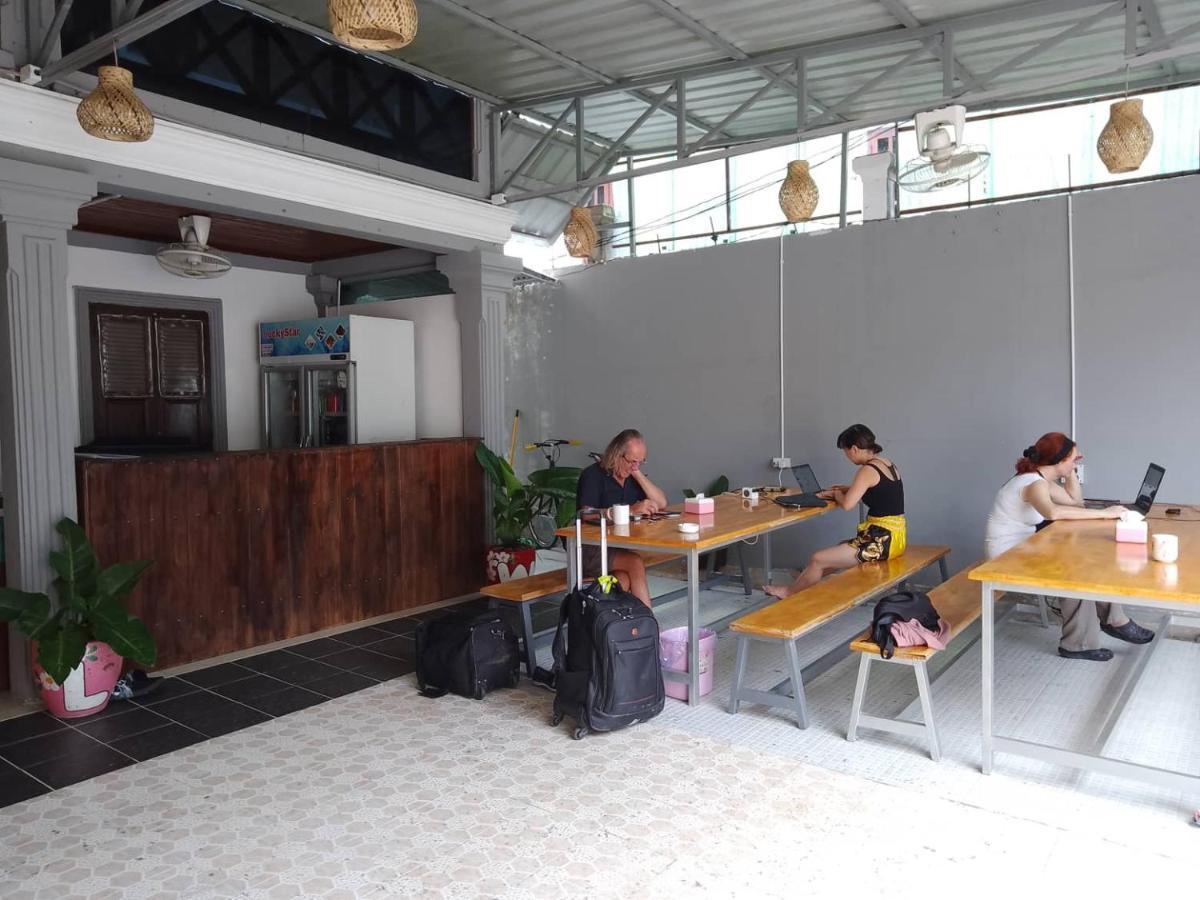 Funny Backpacker Hostel Луанг Прабанг Екстериор снимка