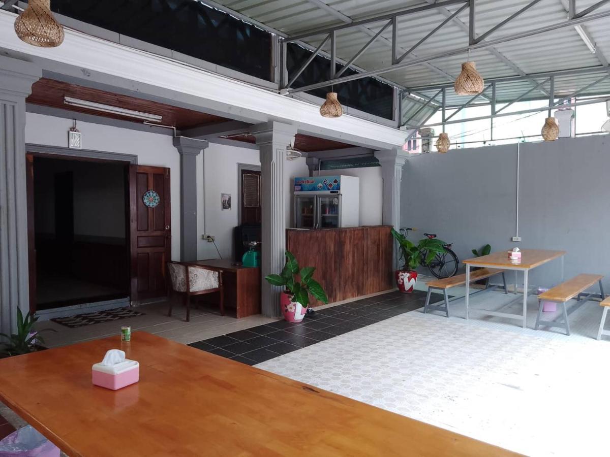 Funny Backpacker Hostel Луанг Прабанг Екстериор снимка