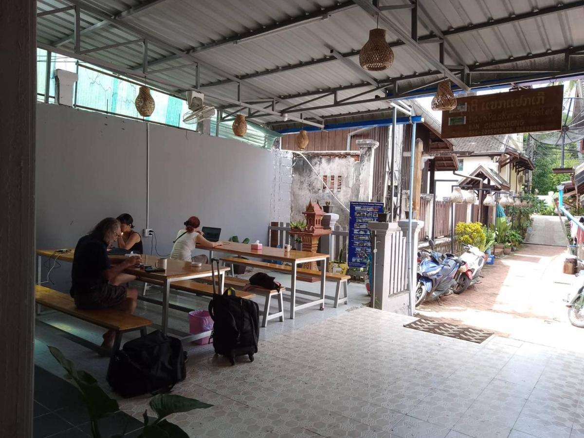 Funny Backpacker Hostel Луанг Прабанг Екстериор снимка